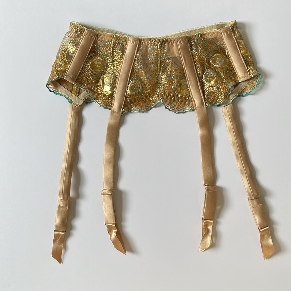 Harlow & Fox peacock suspender